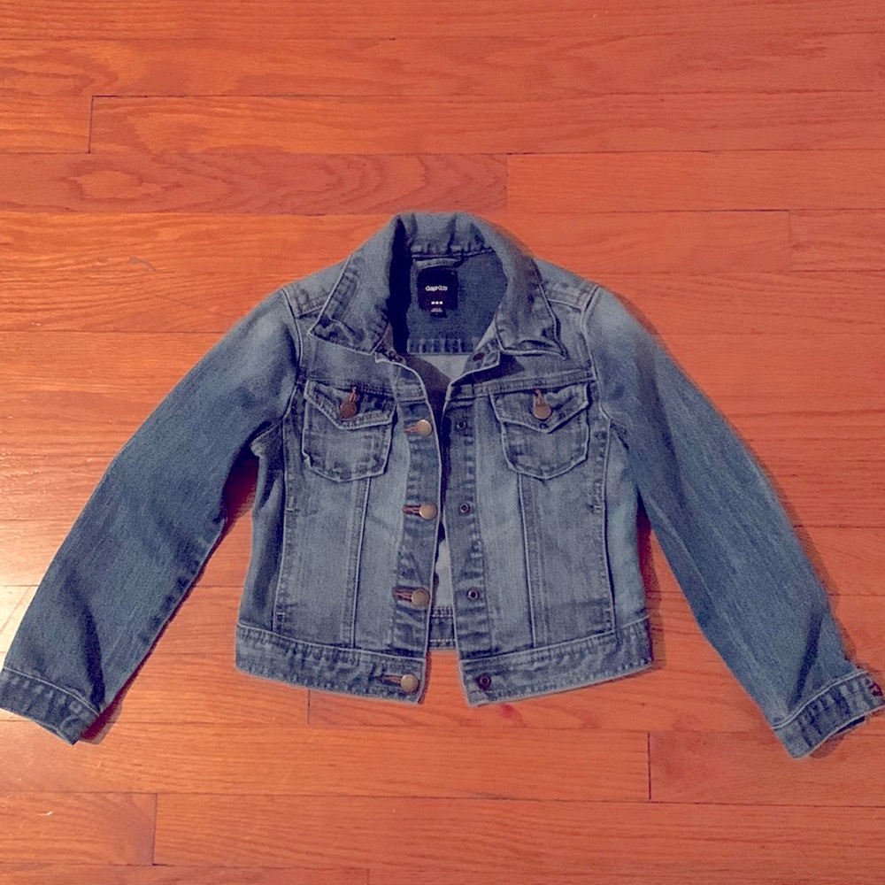 Gap Jean Jacket size small. Excellent condition